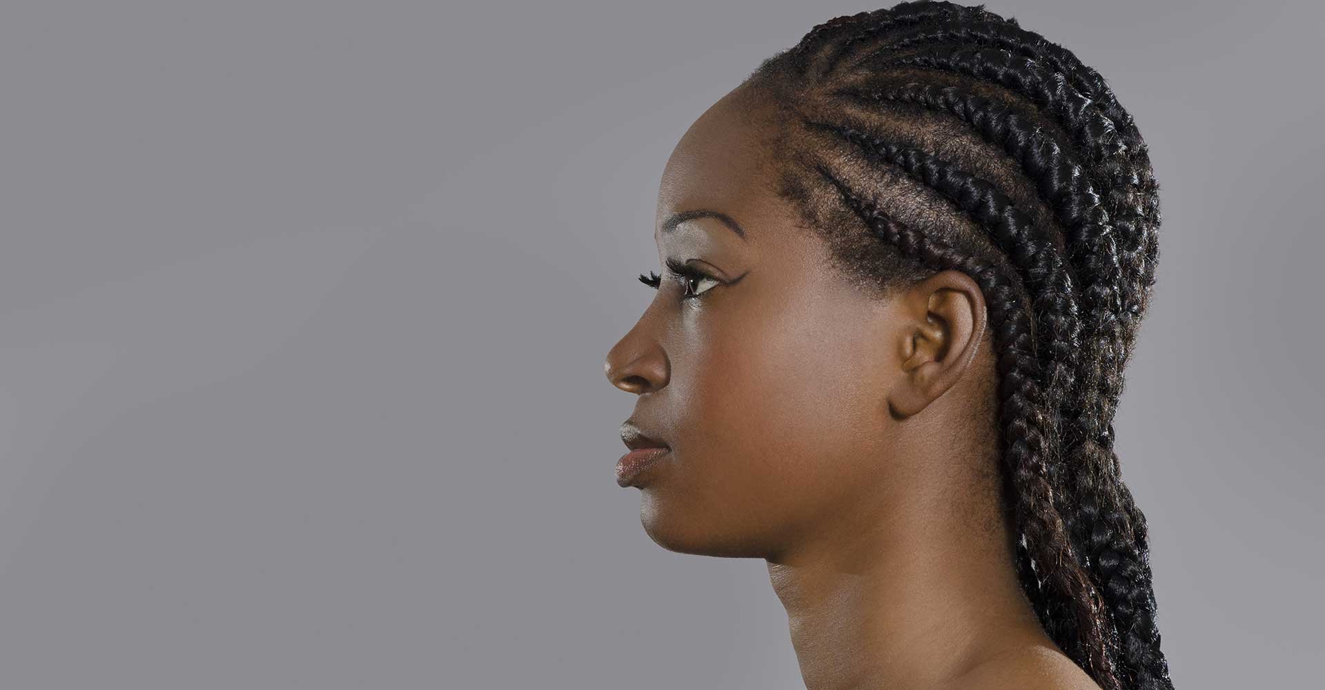 Modelo Negra Com Cabelo Preto Trancado